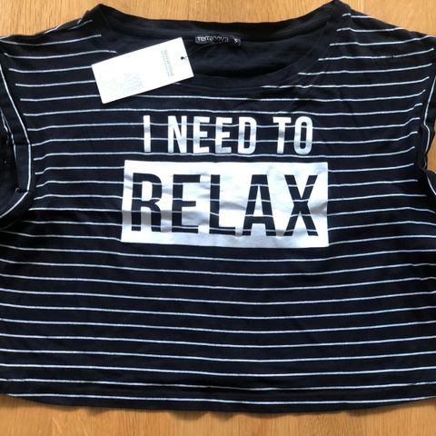 Ny vid topp fra Terranova m merkelapp og tekst 'I need to relax'. Str S. kr 50