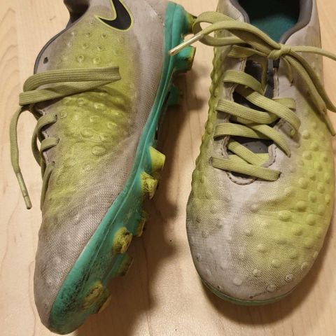 Nike Magista kunstgress str. 33,5