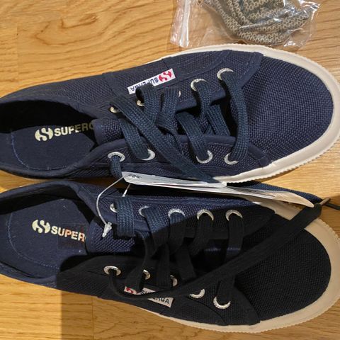 Superga sko nye