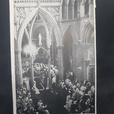 Dronning Maud krones i Trondhjems Domkirke (1906)