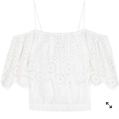 Nydelig hvit lace Ganni topp- off shoulder!