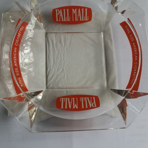 Pall Mall askebeger i glass selges.