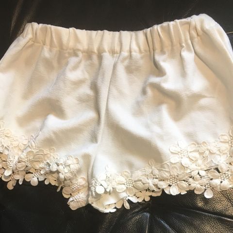 Hvite shorts small