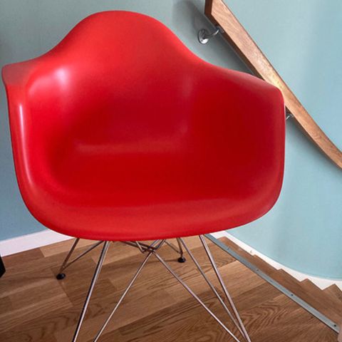 Vitra Eames DAR stol i rød/poppy red selges