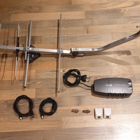 DVB-T antenne med antenne forsterker for 4 punkter