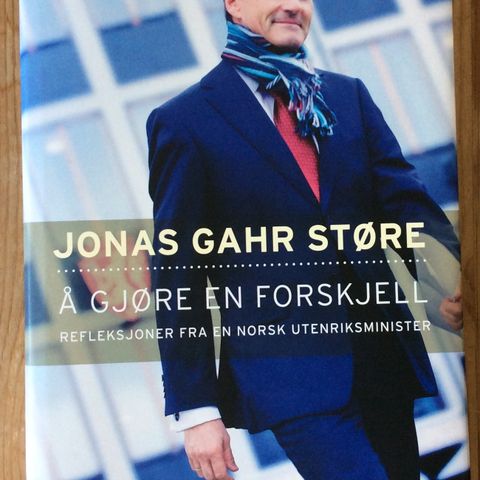 JONAS GAHR STØRE-«Å GJØRE EN FORSKJELL»2008, H.23 cm, B.14,5 cm,342 s