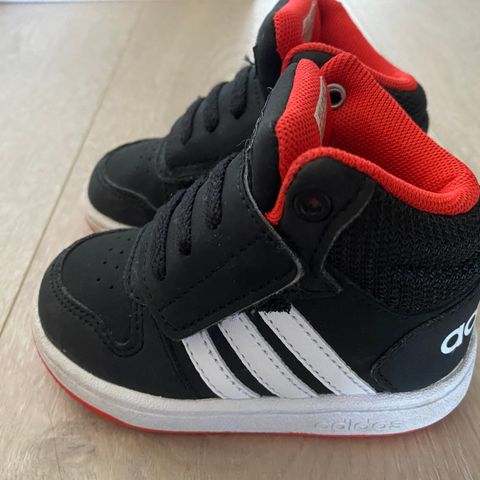 Adidas sko hoops 2.0 mid 20