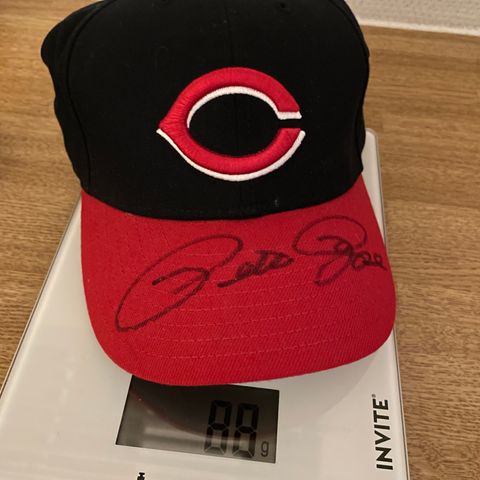 Cincinnati Reds cap med Pete Rose signatur- NEW ERA - one size fits all