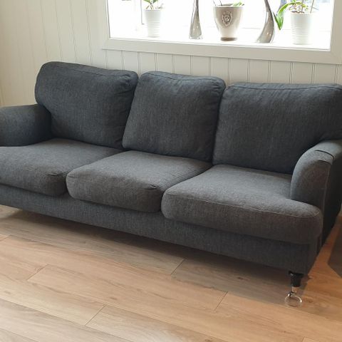 Stilfull sofa selges rimelig