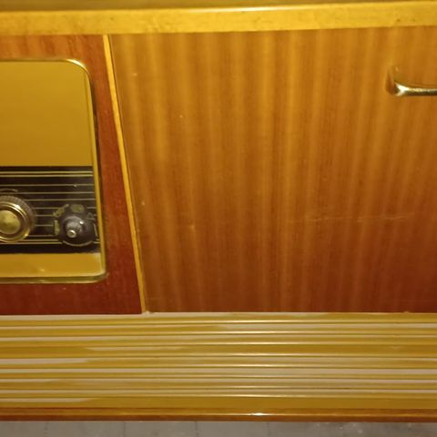 Vintage Retro Gammel radiokabinett/ skap/ skjenk .Philips fra50 taller.