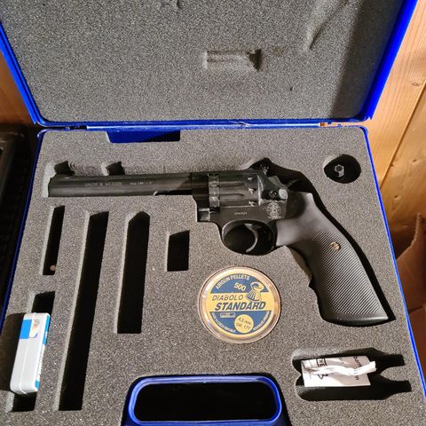 Smith & Wesson co2 revolver