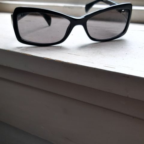 Fine design solbriller Moschino med etui