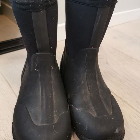 Svarte dockboots str 32