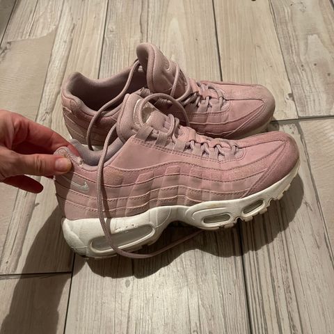 NIKE AIR MAX 95 - str 38.5