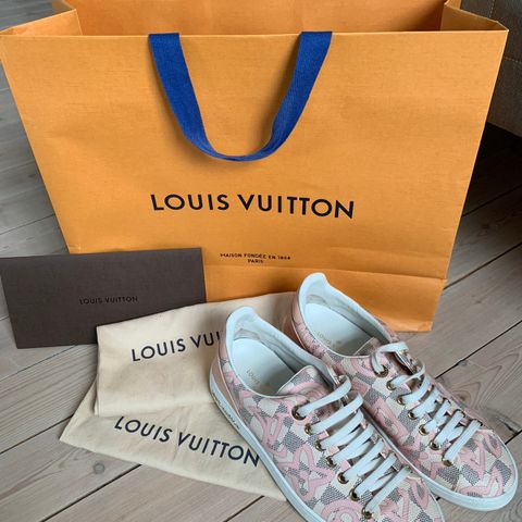 LOUIS VUITTON Bora Bora Sneakers