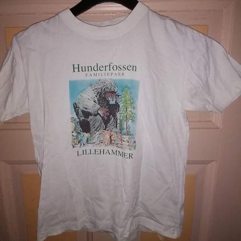 Hunderfossen T-Skjorte  (Merch)