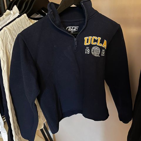 UCLA vintage genser