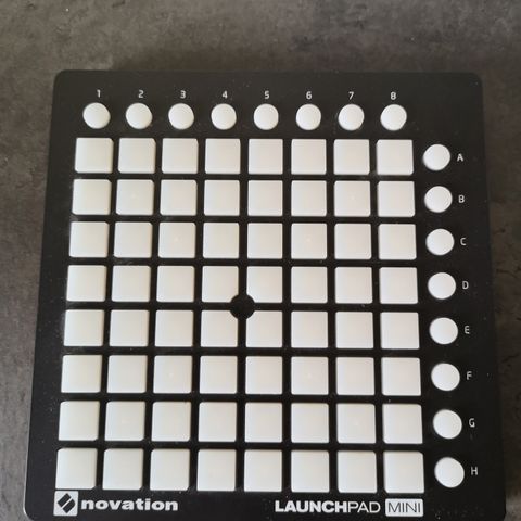 Launchpad mini Novation selges