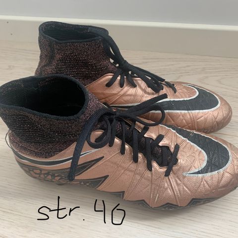 Fotballsko Nike str 40 og 40,5