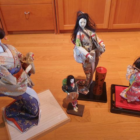 4 nydelige Geisha-dukker til salgs!