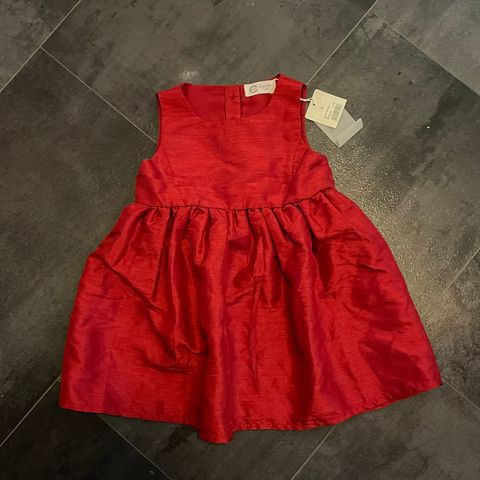 Rød kjole til baby str 80