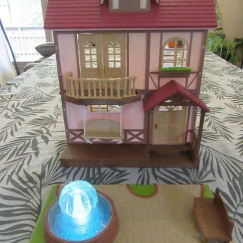 Sylvanian villa med fontene