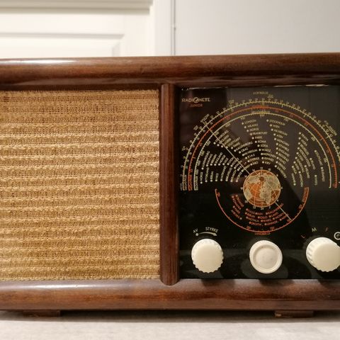 Radionette Junior radio