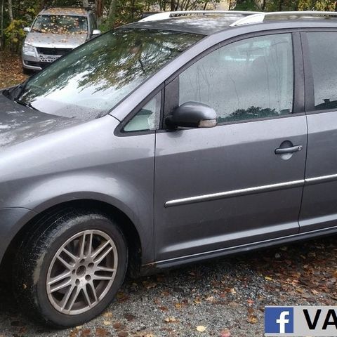 VW Touran 1.9 - 7 seter - 2007 mod selges i deler