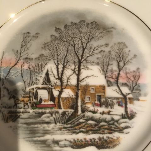EXCLUSIVELY CREATED FOR AVON CROWN BAVARIA GERMANY PLATE 20 Cm kr.100.-