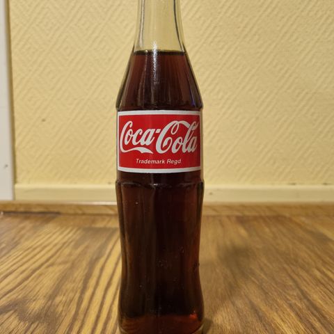 Uåpnet Coca-Cola glassflaske fra India