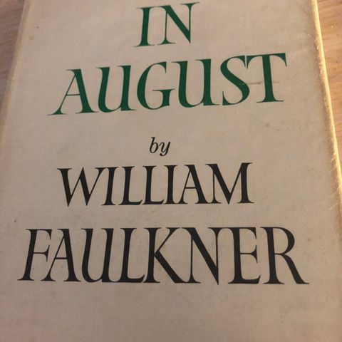 William Faulkner sin bok Light In August til salgs.