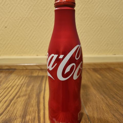 Uåpnet Coca-Cola flaske i aluminium fra USA