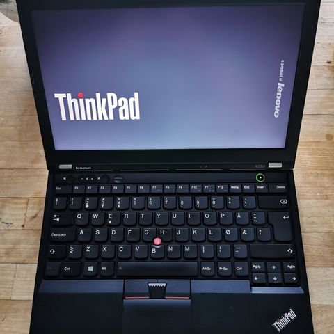 Lenovo ThinkPad X230i 12.5" Intel i3 2.5 GHz, 16 GB RAM, 480 GB SSD, Windows 10