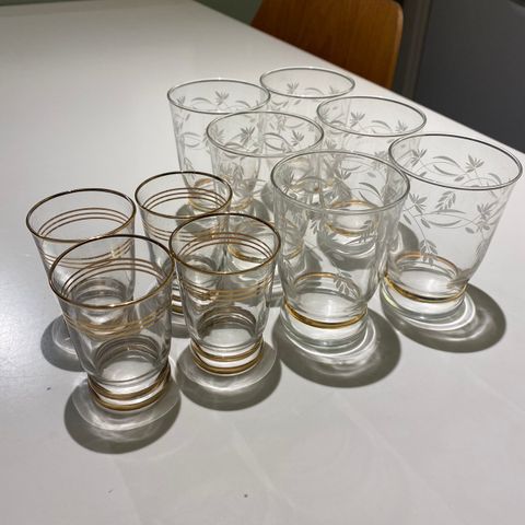 antikke glass med gullkant