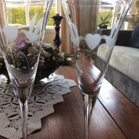 Champagne glass 2 fine glass til salgs Høyde 27 cm.Merke Home art.