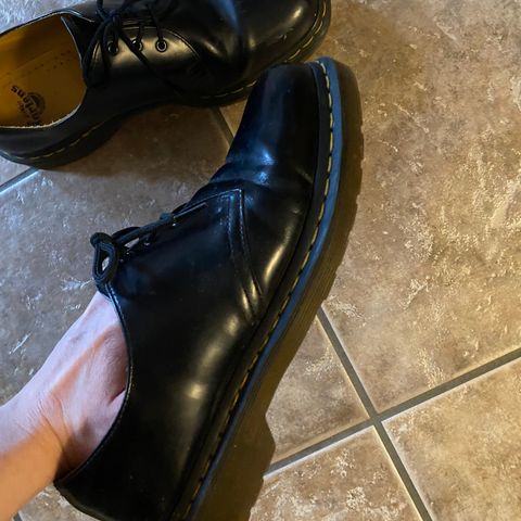 Sorte sko fra Dr. Martens i størrelse 43