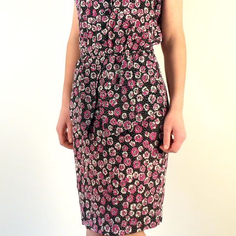 vintage sort kjole med rosa/fuchsia blomster XS/S