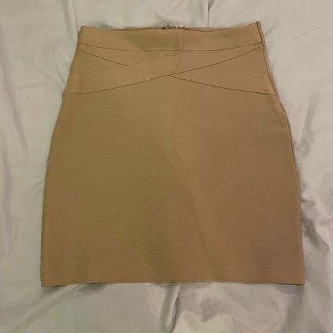 Bandasje/bodycon beige skjørt (XS)