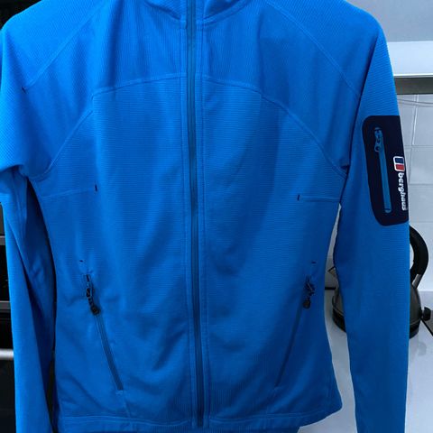 Berghaus fleece str S, kr 300,-