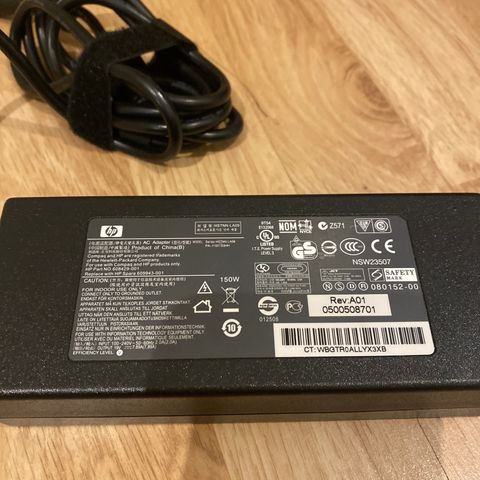 HP adapter selges