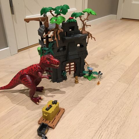 Playmosett Jurassic Park, med diverse tilbehør