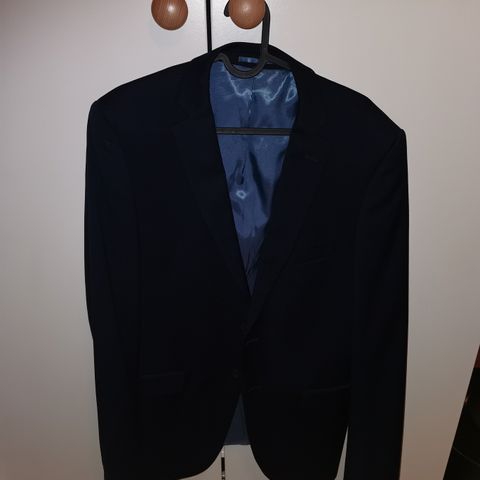 Hel marineblå dress fra Dressmann (bukse og jakke)