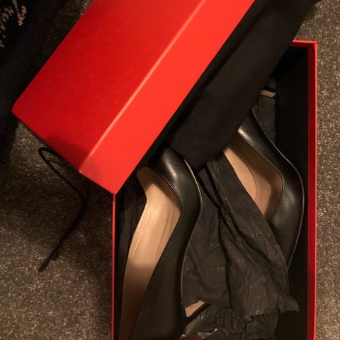 Hugo Boss pumps i størrelse 36 Ny pris!