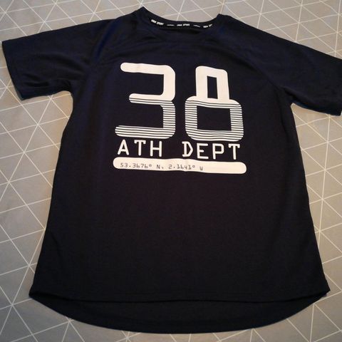 Ubrukt treningsshirt str 134/140, 50 kr