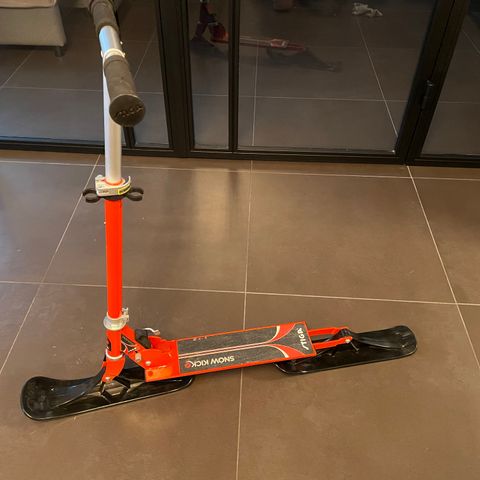 Snøleke Stiga snøsparkesykkel scooter, barn