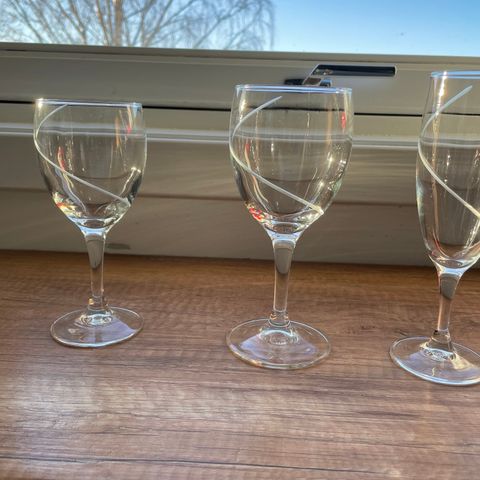 Selger glass for hvit vin, rød vin og øl, 12 stk av hver