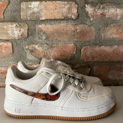 Travis Scott Air Force 1 KOM MED BUD