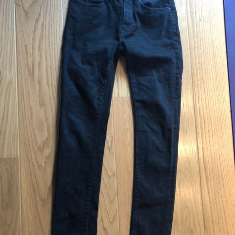 Sort jeans fra Dressmann str. 29-32