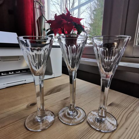 Stettglass brennevin 1800 tallet.