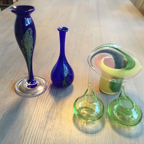 Diverse signert kunst glass